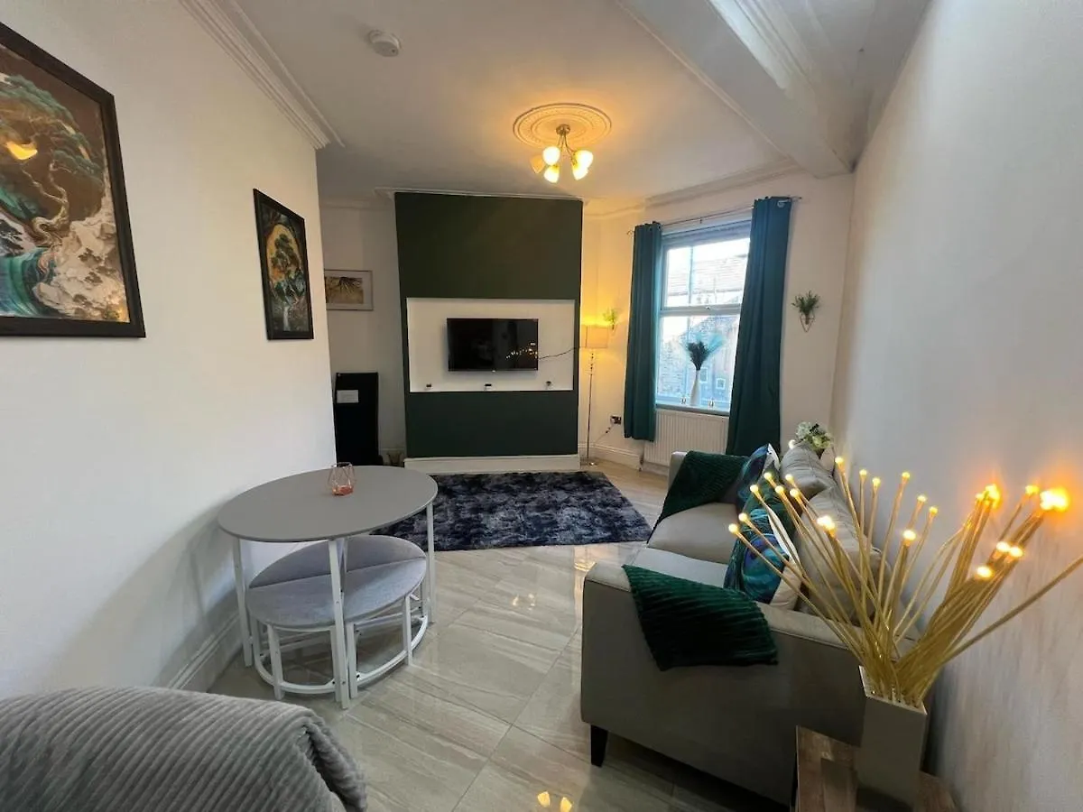 Huddersfield Town Canal Retreat Pet Friendly